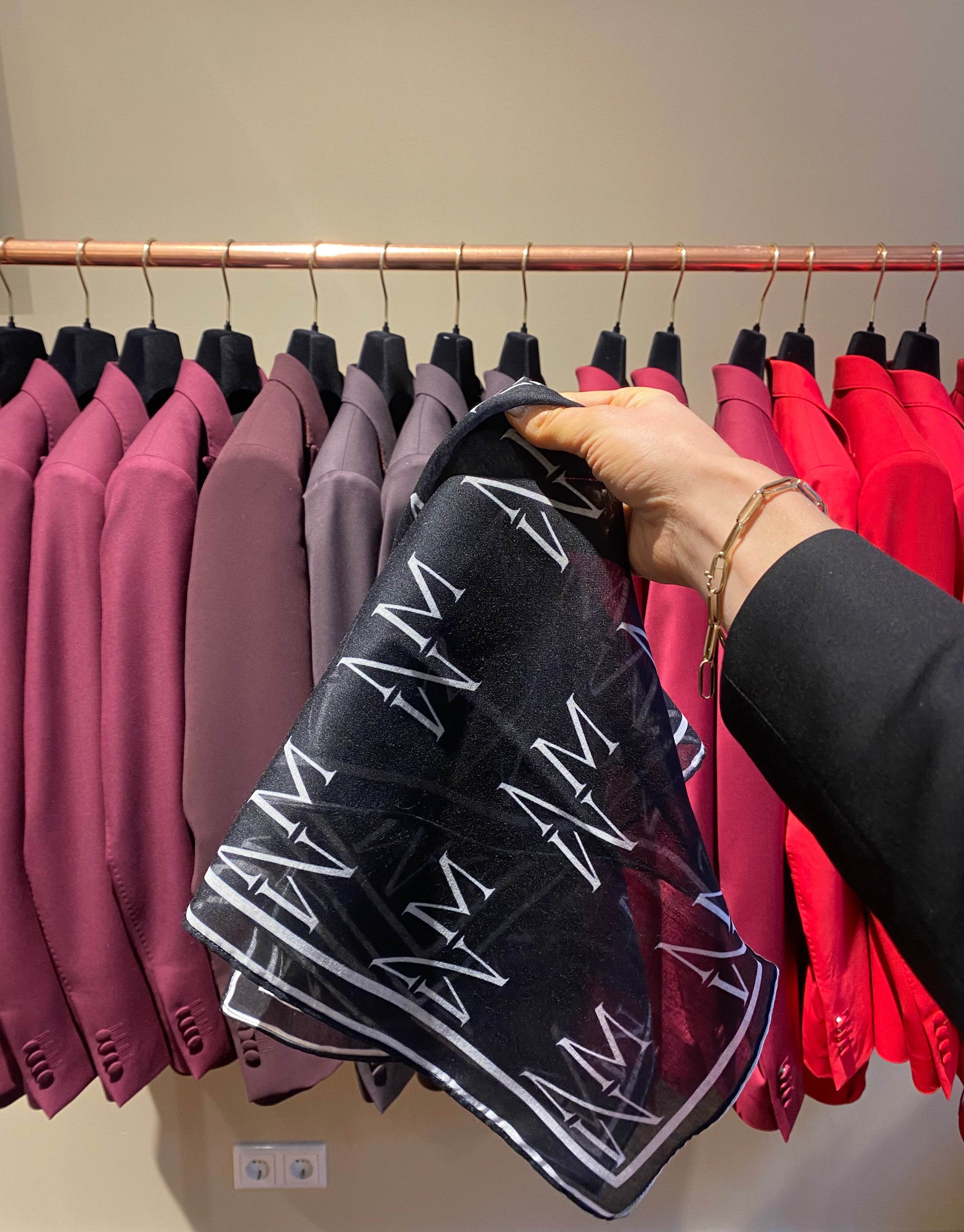 Vierkante WMNSUIT signature sjaal